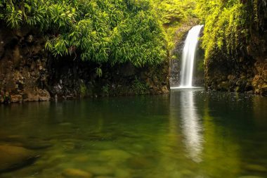 Wainibau-Wasserfall am Ende von Lavena-Küstenweg auf Taveuni-Insel