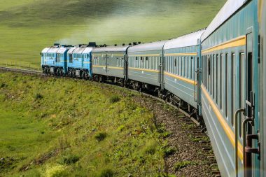Transsibirische Eisenbahn bei Ihrer Fahrt durch die Mongolei