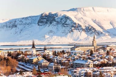 Blick auf Rejkjavik im Winter