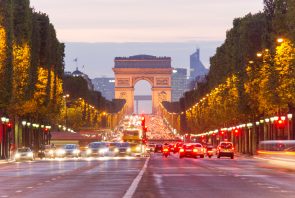 Sehenswürdigkeit Paris, Champ D'Elysees mit dem Triumpbogen