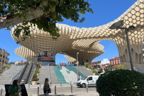 Einkaufshalle in Sevilla