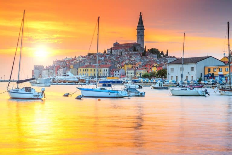 Explore Croatia’s most beautiful beaches by motorboat, even without a license