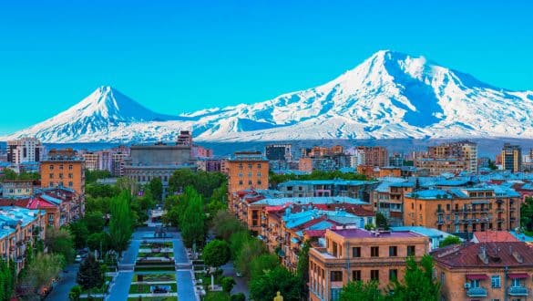 Jerewan mit Blick auf Ararat