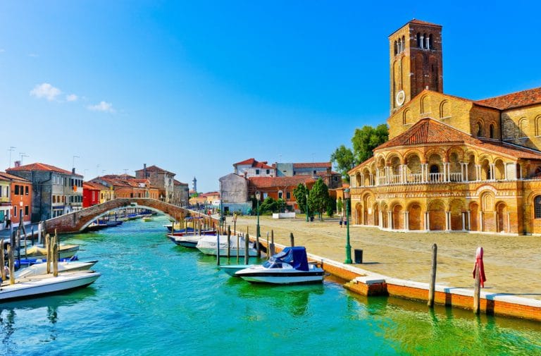 Die malerischen Inseln Murano und Burano in der venezianischen Lagune