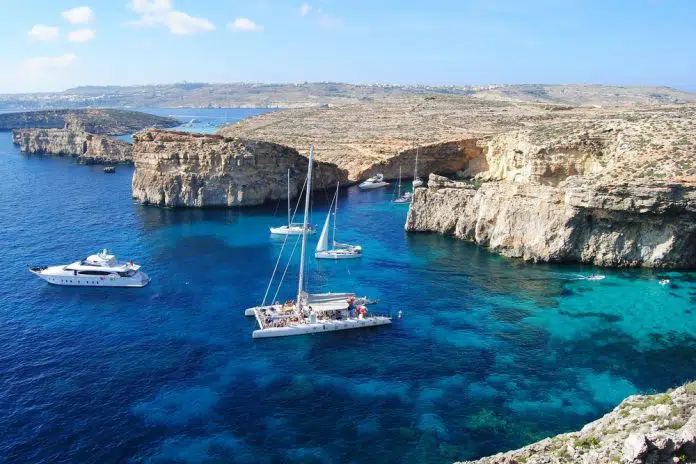 Die Crystal Lagoon auf der Insel Comino in Malta.