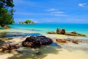 Tropischer Strand auf Koh Phayam