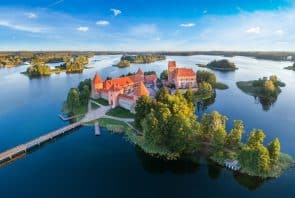 Wasserburg Trakai: mittelalterliche gotische Inselburg am Galvesee in Litauen