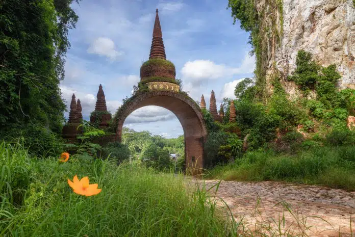 Khao Na Nai Luang Dharma, Surat Thani