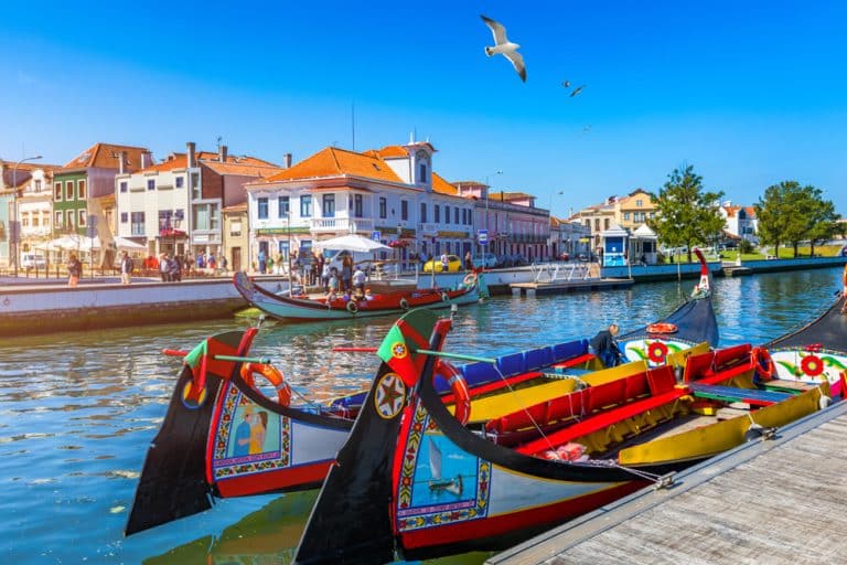 Aveiro: Zwischen Jugendstilbauten, portugiesischen Azulejos und verwunschenen Kanälen