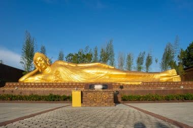 Schlafende Buddha Statue in Bintan