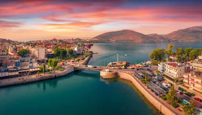 Blick auf die Stadt Chalcis mit Chalkidas Alter Brücke