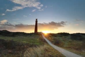 Leuchtturm bei Sonnenaufgang auf Schiermonnikoog