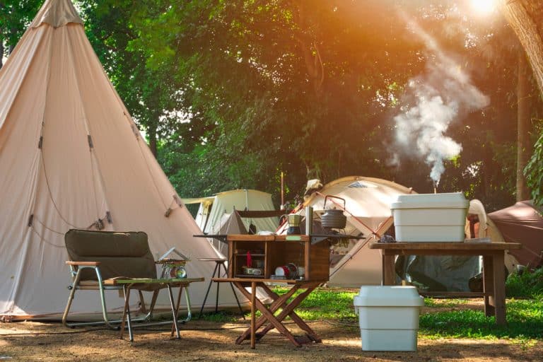 Acht Dinge, die Sie auf einen Campingausflug mitnehmen können