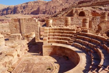 Römische Säulen des Großen Tempelkomplexes in Petra