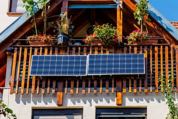 Solarzellen Balkonwand