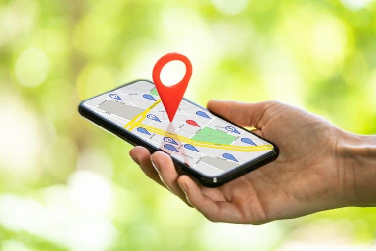 How to use cell phone tracking and stay safe while traveling