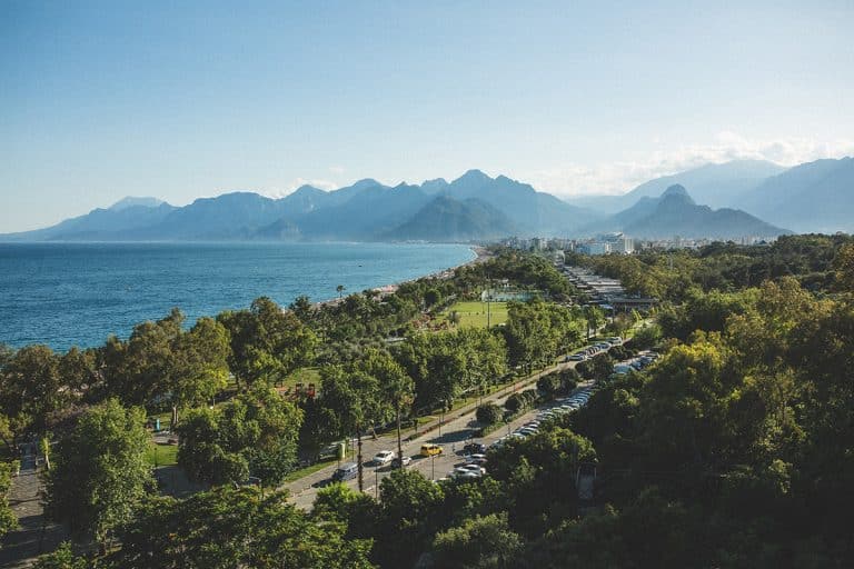 Antalya bei Nacht: Sicherheitstipps und Empfehlungen für das Fahren im Dunkeln