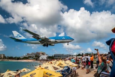 Flugzeuglandung Maho Bay