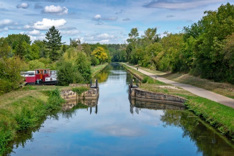 The most beautiful areas for a houseboat holiday in France