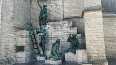 Figuren außerhalb der Liebfrauenkathedrale in Antwerpen