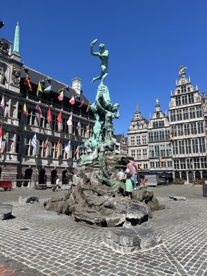 Antwerpen - Der Brabobrunnen auf dem Grote Markt