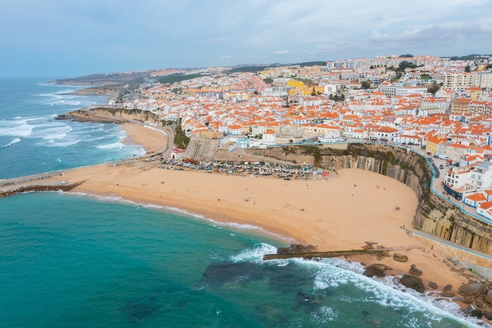 Praia dos Pescadores bei Ericeira in Portugal.