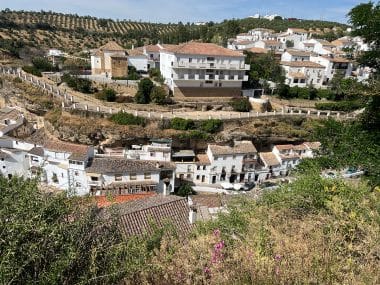 Blick auf Setenil de las Bodegas