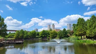 Centennial Park mit Brunnen in Tulsa