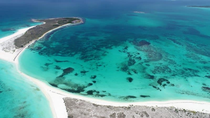 Luftbild auf eine Insel der Los Roques in Venezuela