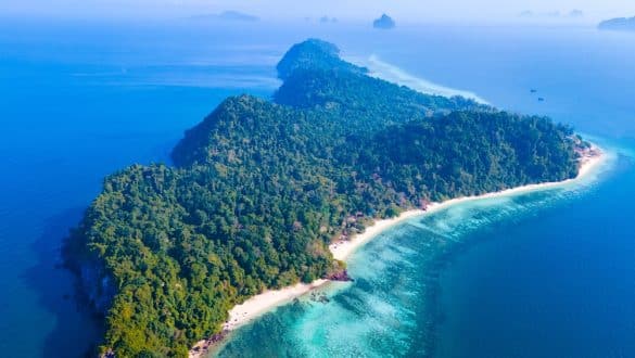 Blick auf die thailändische Insel Koh Kradan