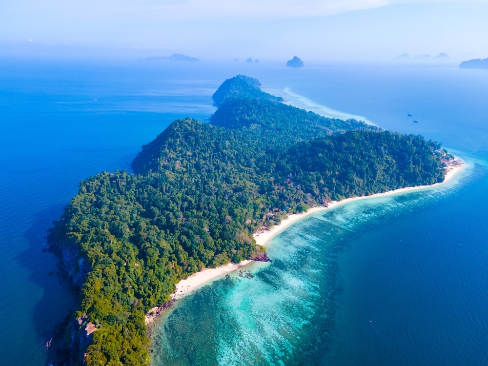 Blick auf die thailändische Insel Koh Kradan