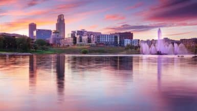 Die Skyline in der Innenstadt von Omaha in Nebraska