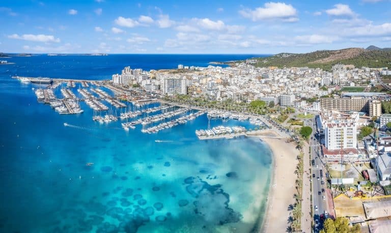 Sant Antoni de Portmany – Ein lebhafter Küstenort mit Charme