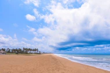 Malerischer Strand im westafrikanischen Land Benin