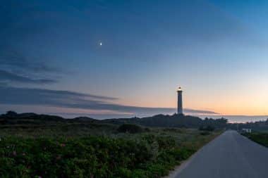 Lyngvig-Leuchtturm bei Sonnenuntergang