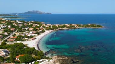 türkises Wasser am Strand von Pittulongu, Olbia, Sassari, Sardinien