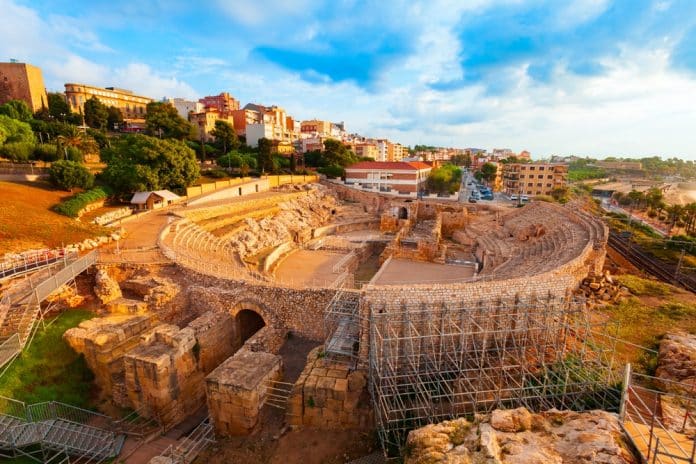 Tarragona,Amphitheatre,Aerial,Panoramic,View.,Tarragona,Amphitheatre,Is,A,Roman Das Amphitheater Tarragona ist ein römisches Amphitheater in der Stadt Tarragona in Katalonien