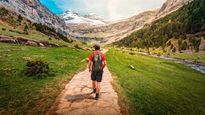 Adventures,In,Ordesa,National,Park:,A,Young,Man's,Hike,Through Wanderer in Aragonien im Nationalpark Ordesa y Monte Perdido