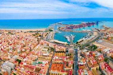 Blick auf den Stadthafen von Valencia