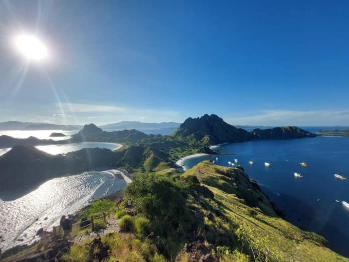 Traumhafter Blick auf die indonesische Insel Komodo